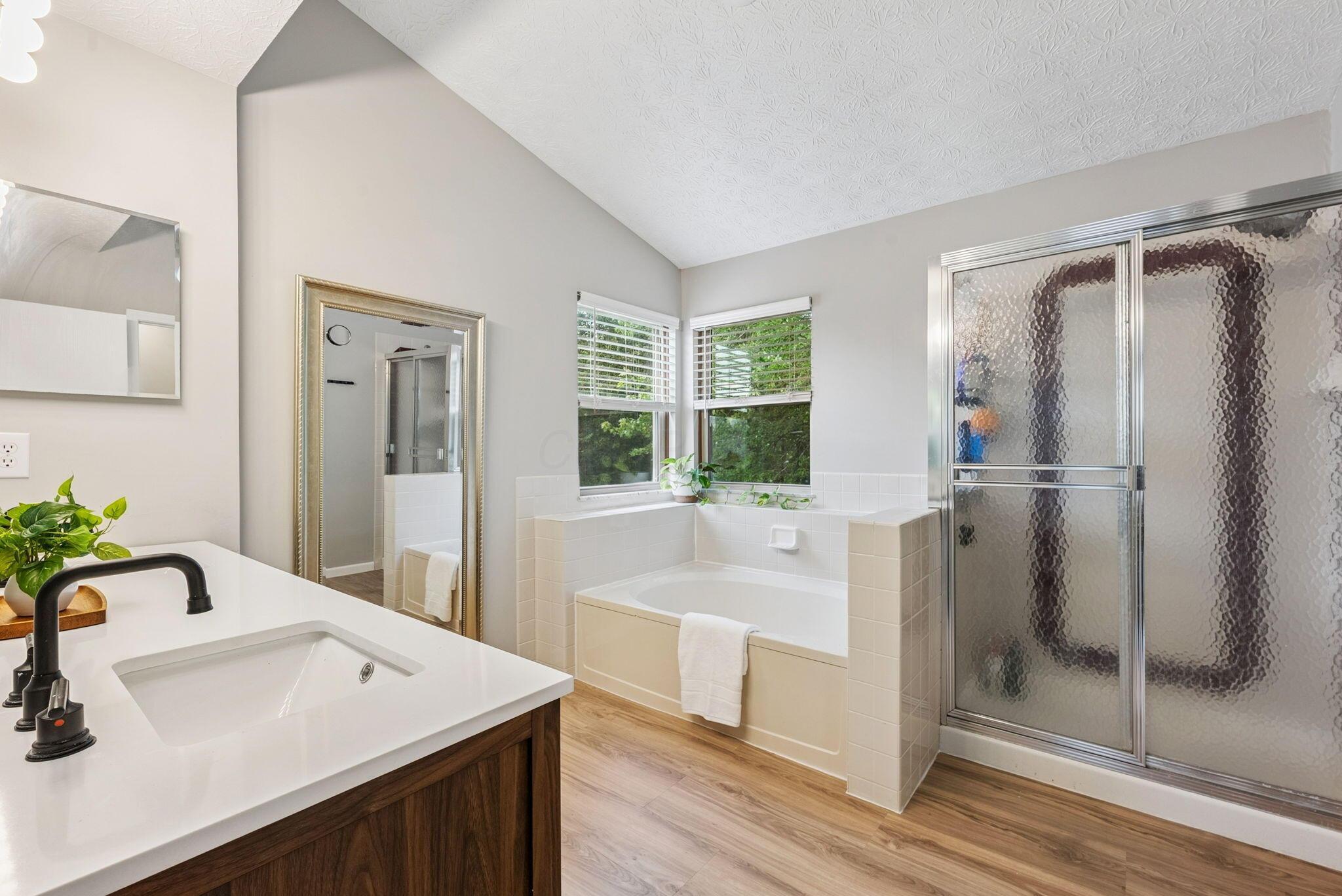 441 Barrington Ridge Pataskala, OH 43062 - Photo 23 of 64 Primary Bath.