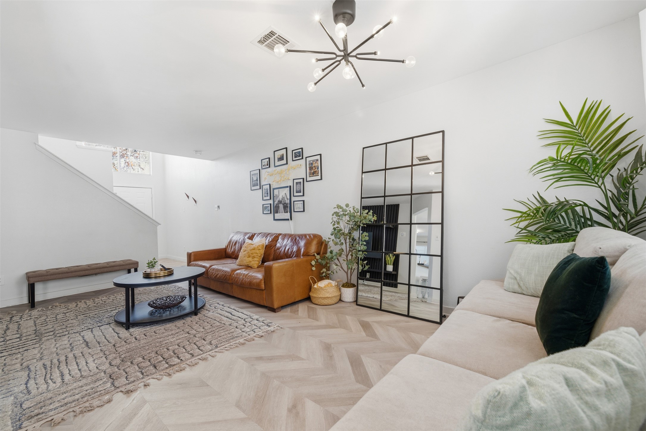 12906 Humphrey Drive Austin, TX 78729 - Photo 6 of 40 a living room with furniture