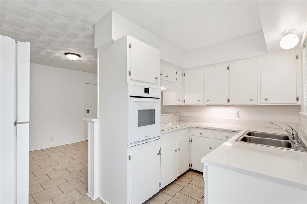 11038 Wyatt Street Dallas, TX 75218 - Photo 13 of 29
