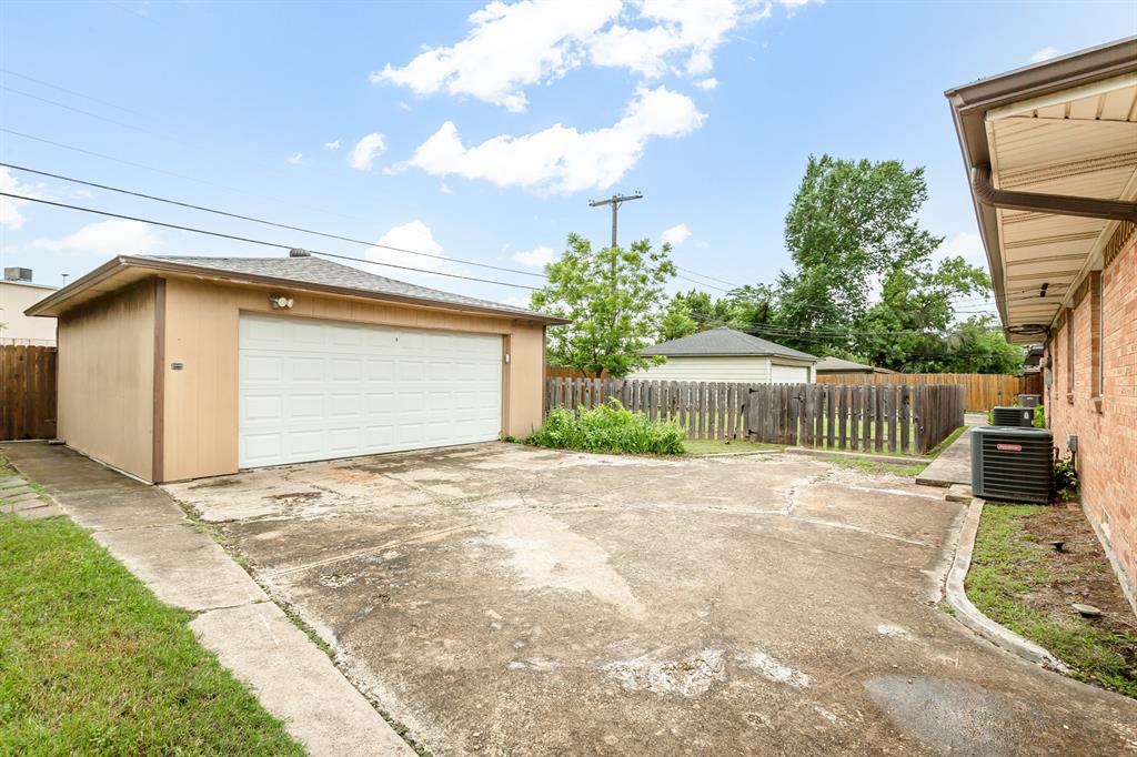 11038 Wyatt Street Dallas, TX 75218 - Photo 28 of 29