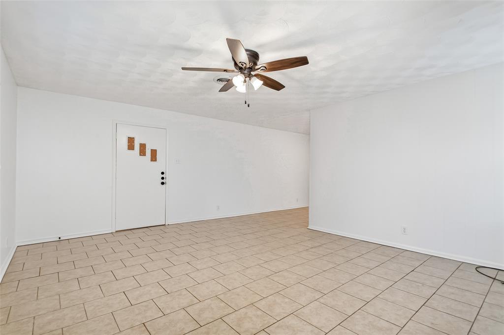 11038 Wyatt Street Dallas, TX 75218 - Photo 5 of 29