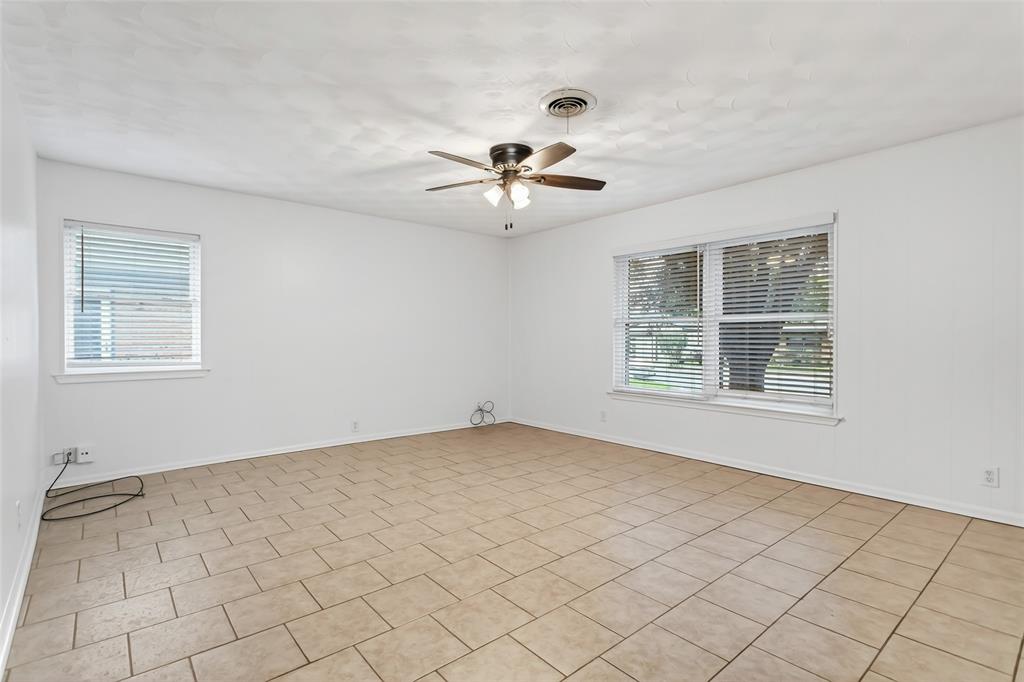 11038 Wyatt Street Dallas, TX 75218 - Photo 6 of 29