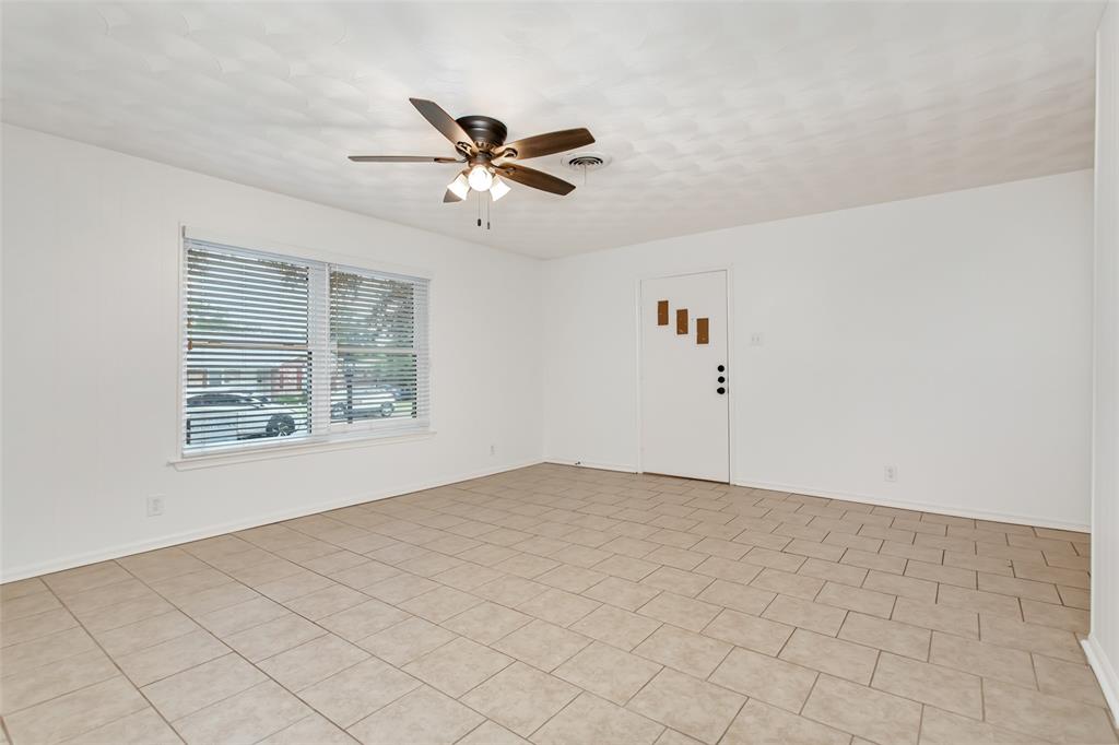 11038 Wyatt Street Dallas, TX 75218 - Photo 7 of 29