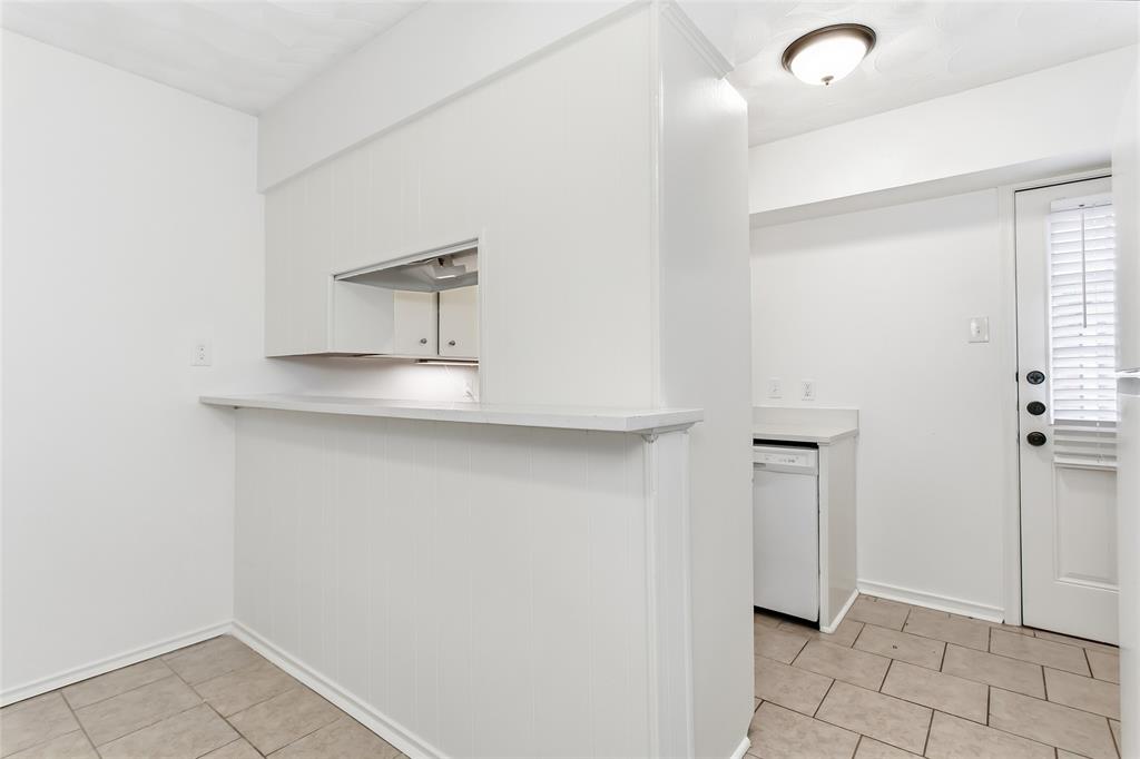 11038 Wyatt Street Dallas, TX 75218 - Photo 10 of 29