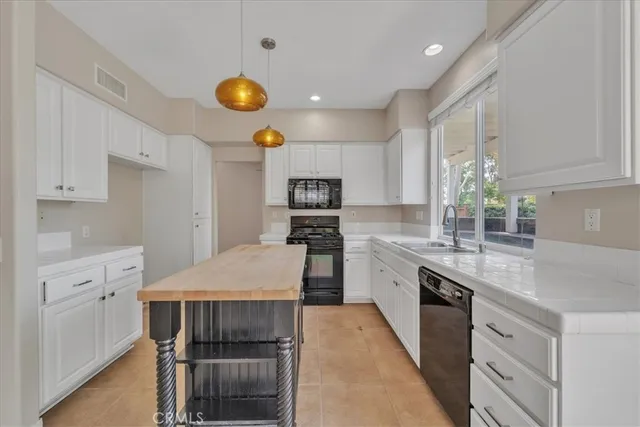 $3,300 | 31853 Via Tafalla, Temecula, CA 92592