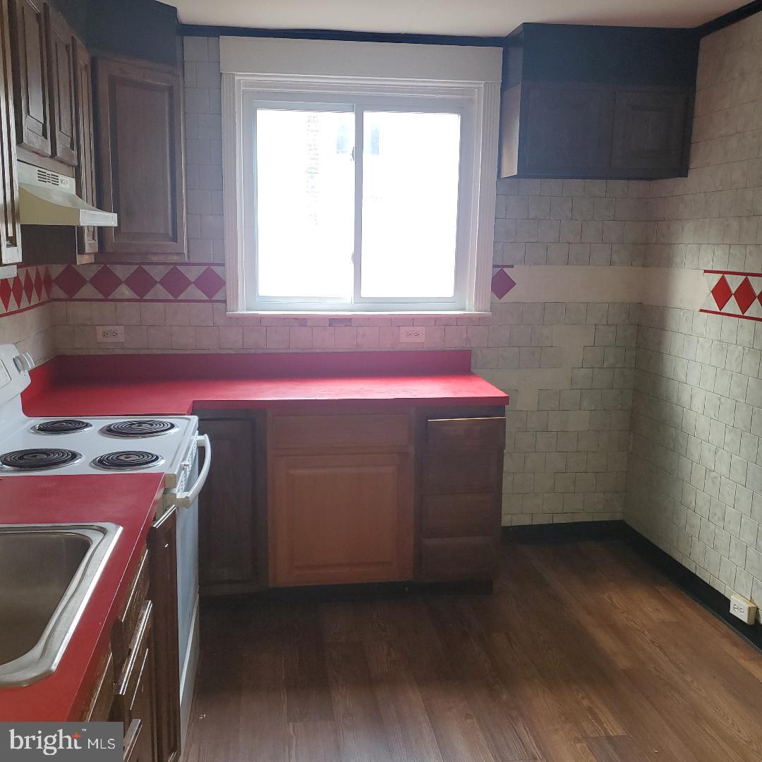 426 Glendale Road Upper Darby, PA 19082 - Photo 3 of 7