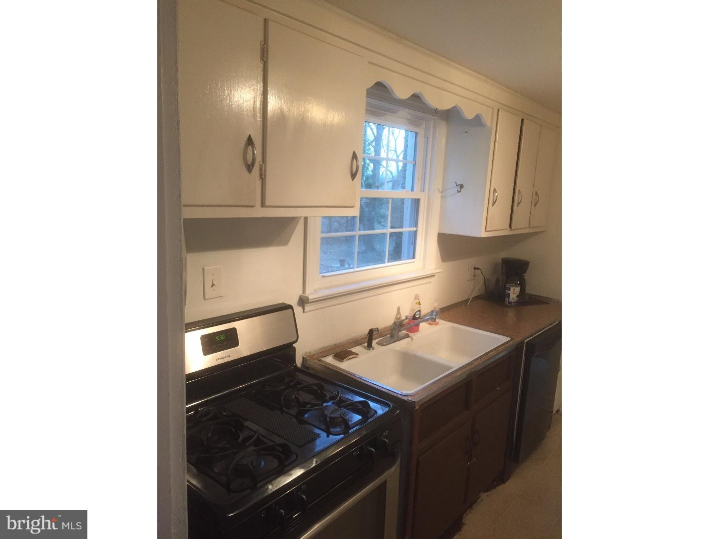 1023 West Avenue Springfield, PA 19064 - Photo 11 of 21 Kitchen