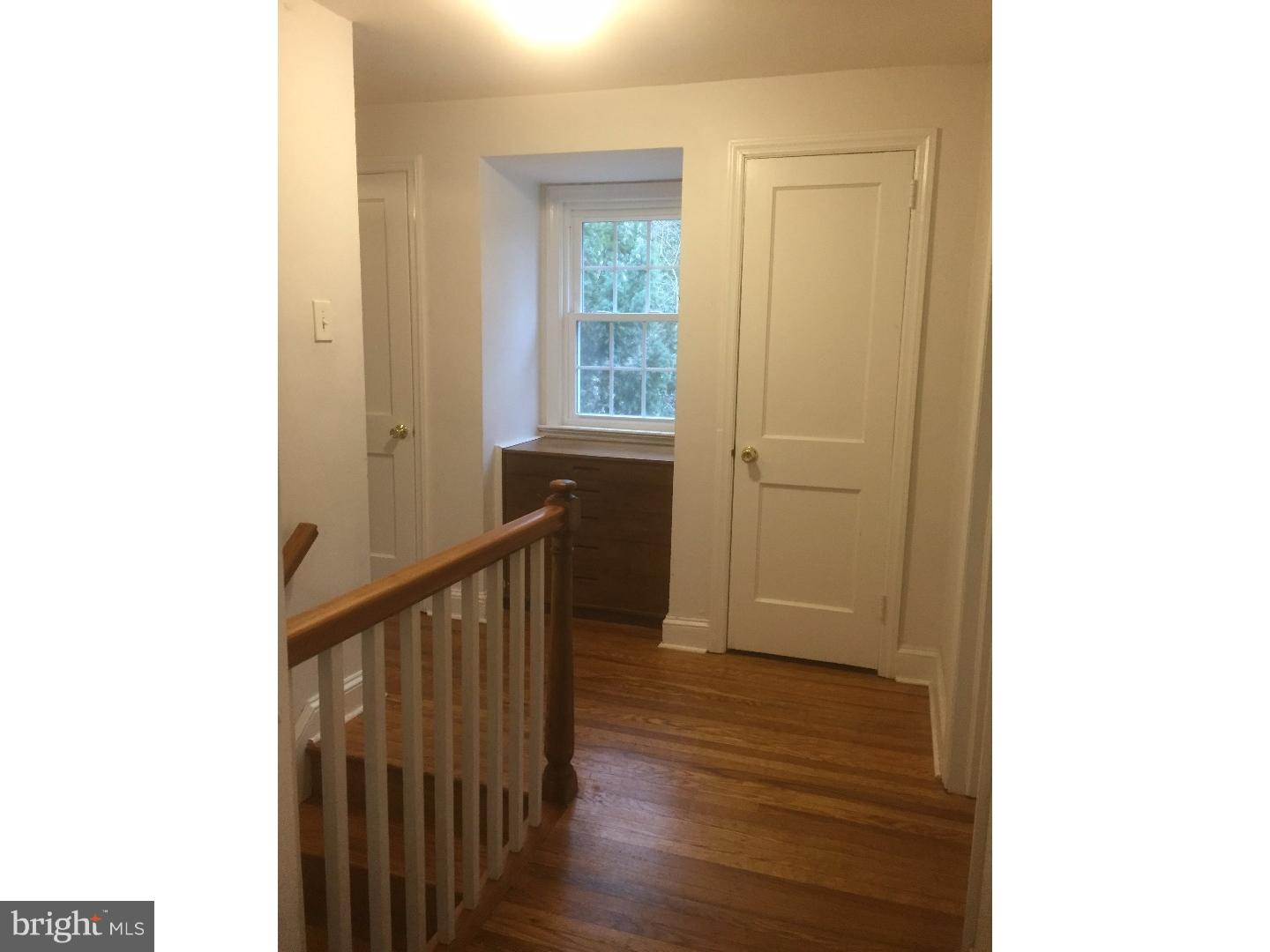 1023 West Avenue Springfield, PA 19064 - Photo 13 of 21 Hallway