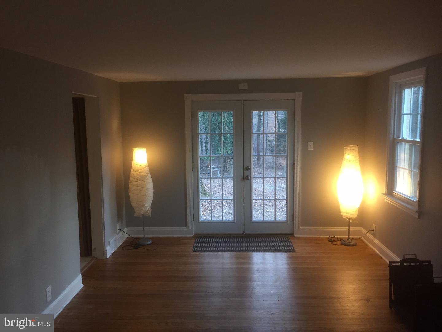 1023 West Avenue Springfield, PA 19064 - Photo 6 of 21 Living Room