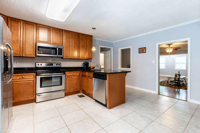 1520 State Rd S-10-1519 Mount Pleasant, SC 29466 - Photo 14 of 47 1520 Boston Grill Mount-small-014-005-W4