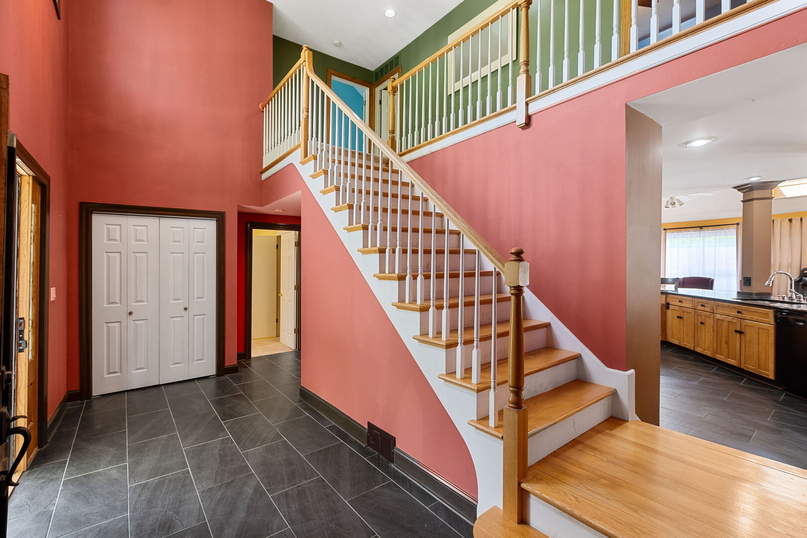 323 North Pleasant Road Lake Zurich, IL 60047 - Photo 8 of 31 Gallery Image 8