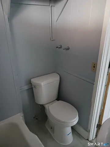 $1,900 | 26 Crescent Street, Unit 4, Ansonia, CT 06401