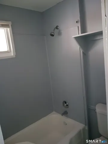 $1,900 | 26 Crescent Street, Unit 4, Ansonia, CT 06401