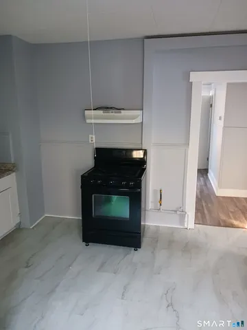 $1,900 | 26 Crescent Street, Unit 4, Ansonia, CT 06401