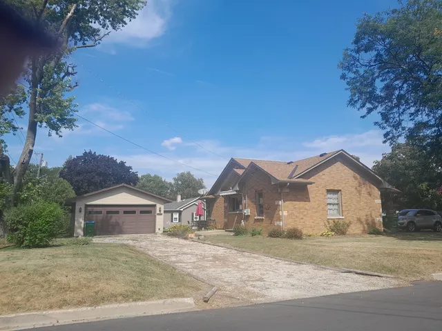 $200,000 | 800 14th Avenue, Mendota, IL 61342
