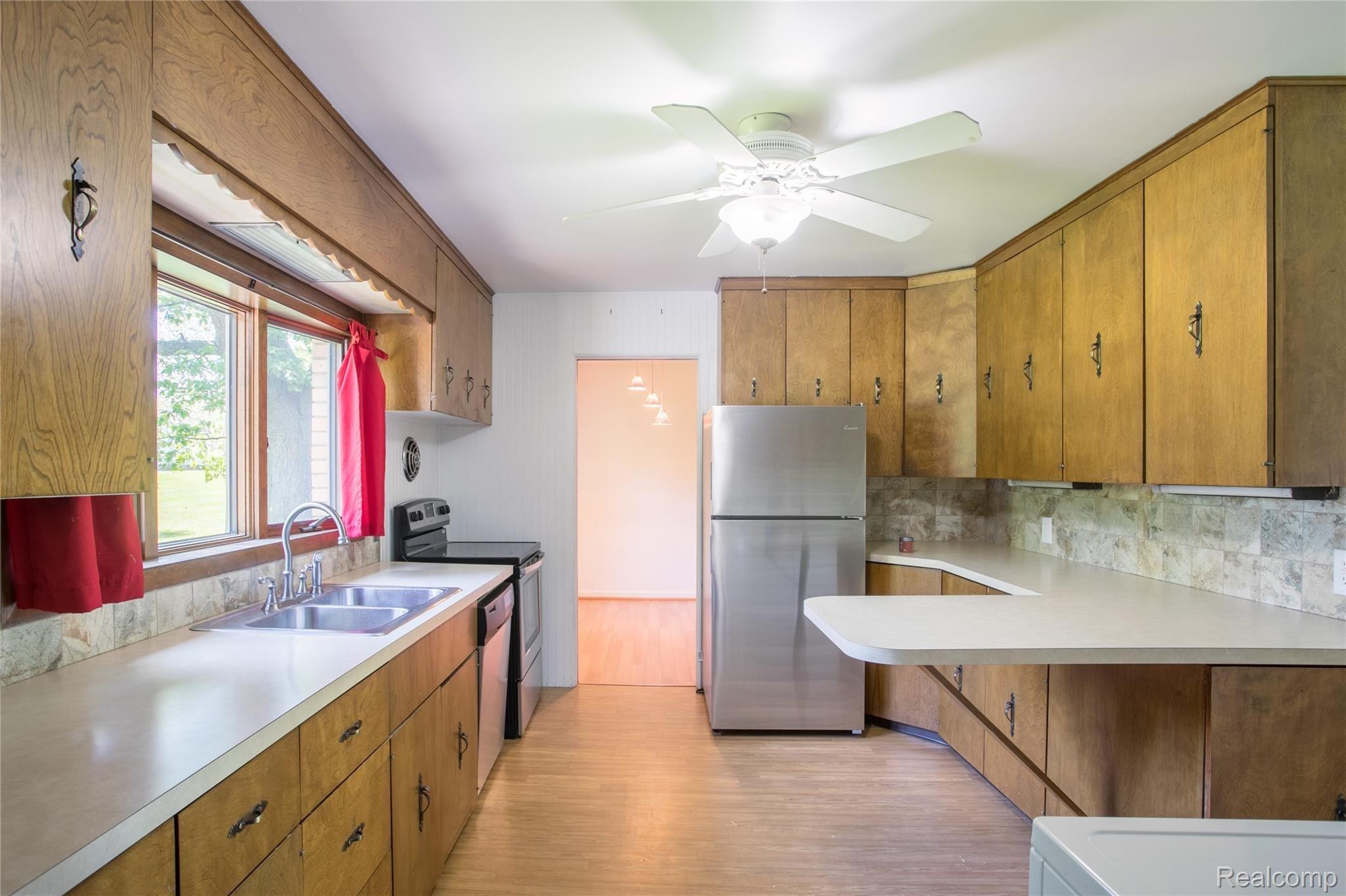 9394 Beecher Road Flushing, MI 48433 - Photo 8 of 22 TIDP9684-HDR.jpg