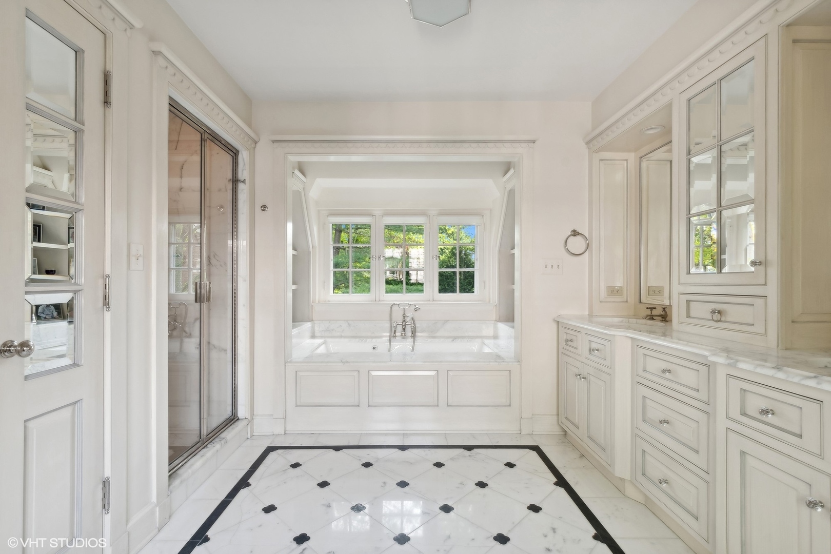 885 Maplewood Road Lake Forest, IL 60045 - Photo 35 of 78 a bathroom with a bathtub sink and window