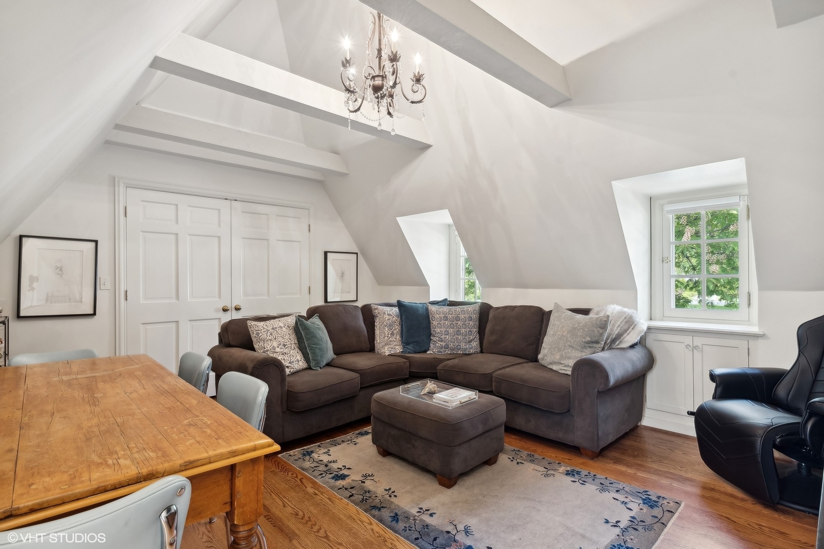 885 Maplewood Road Lake Forest, IL 60045 - Photo 40 of 78 a living room with furniture and a window