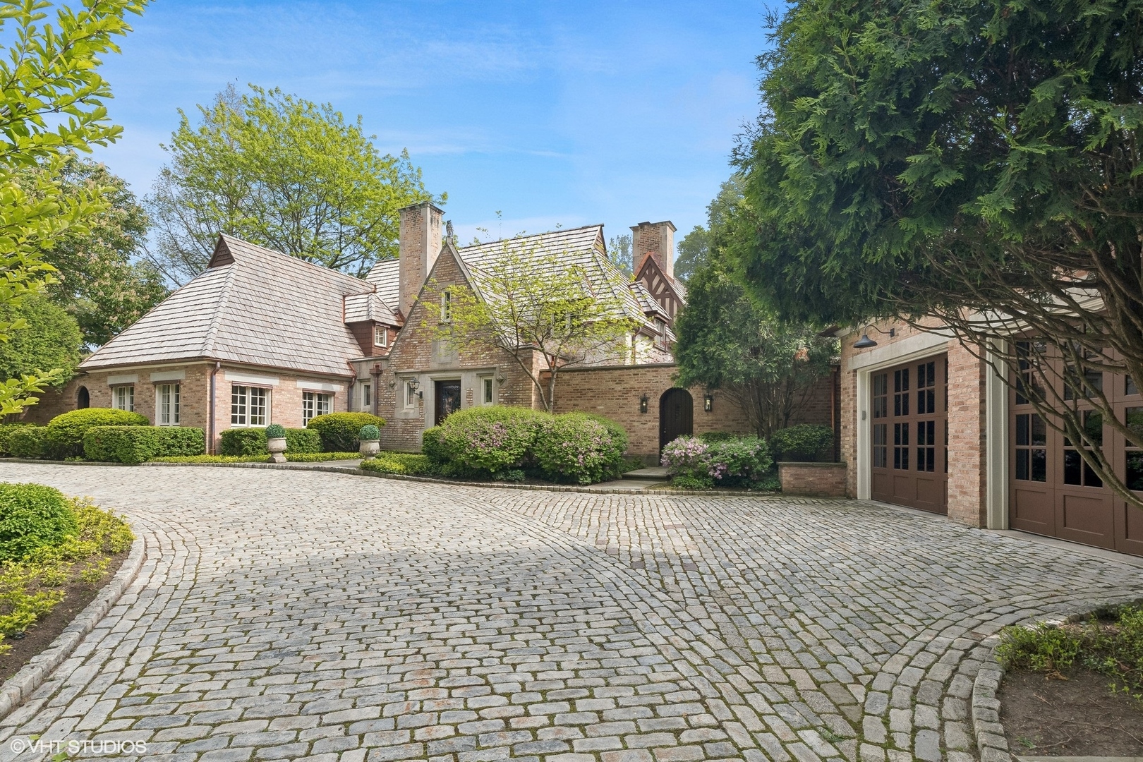 885 Maplewood Road Lake Forest, IL 60045 - Photo 53 of 78 a front view of a house with a garden and trees
