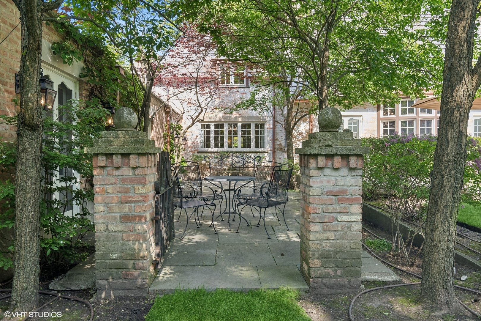 885 Maplewood Road Lake Forest, IL 60045 - Photo 62 of 78 a front view of a house with a garden