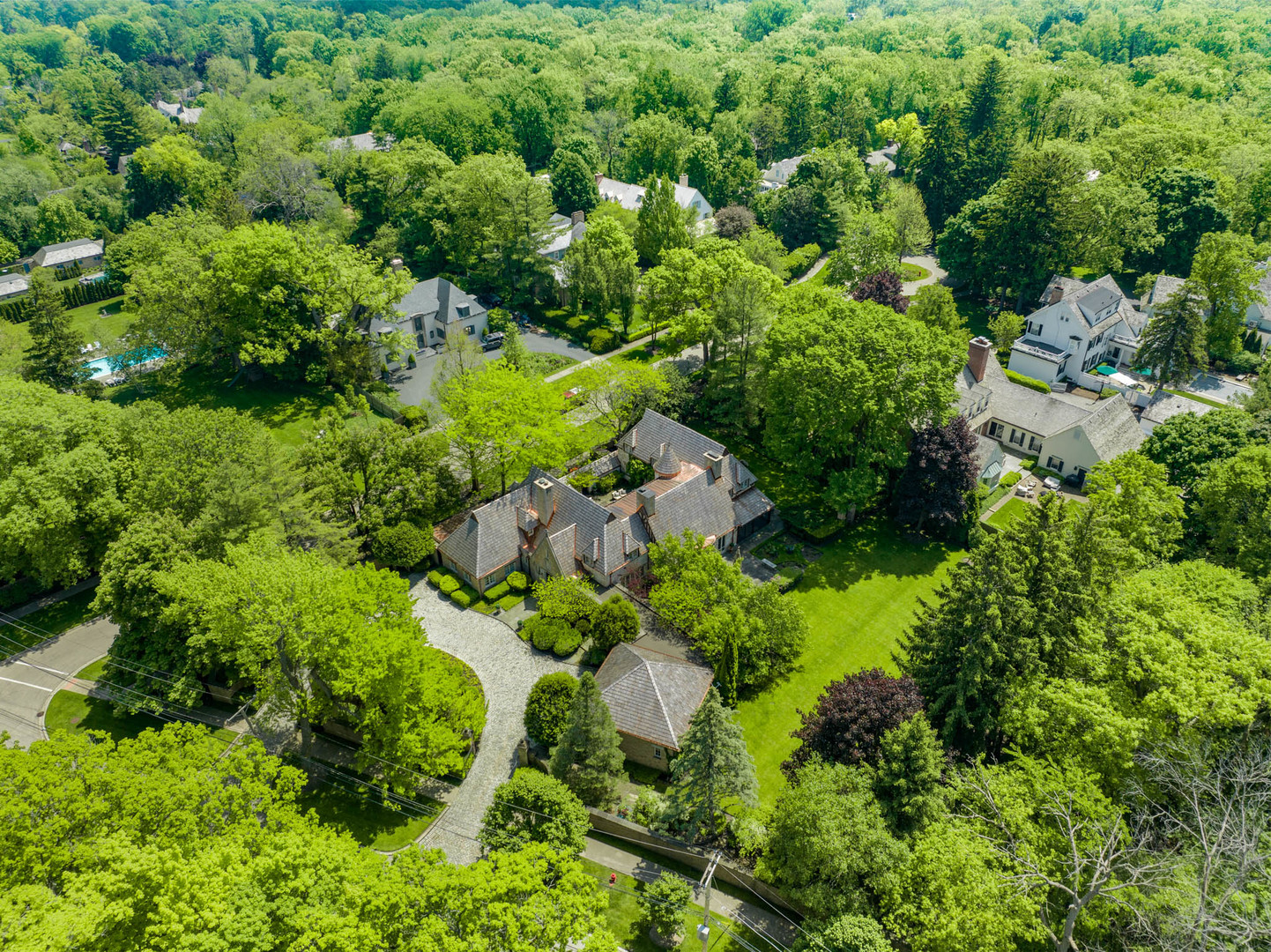 885 Maplewood Road Lake Forest, IL 60045 - Photo 71 of 78 an aerial view of residential house with outdoor space and trees all around