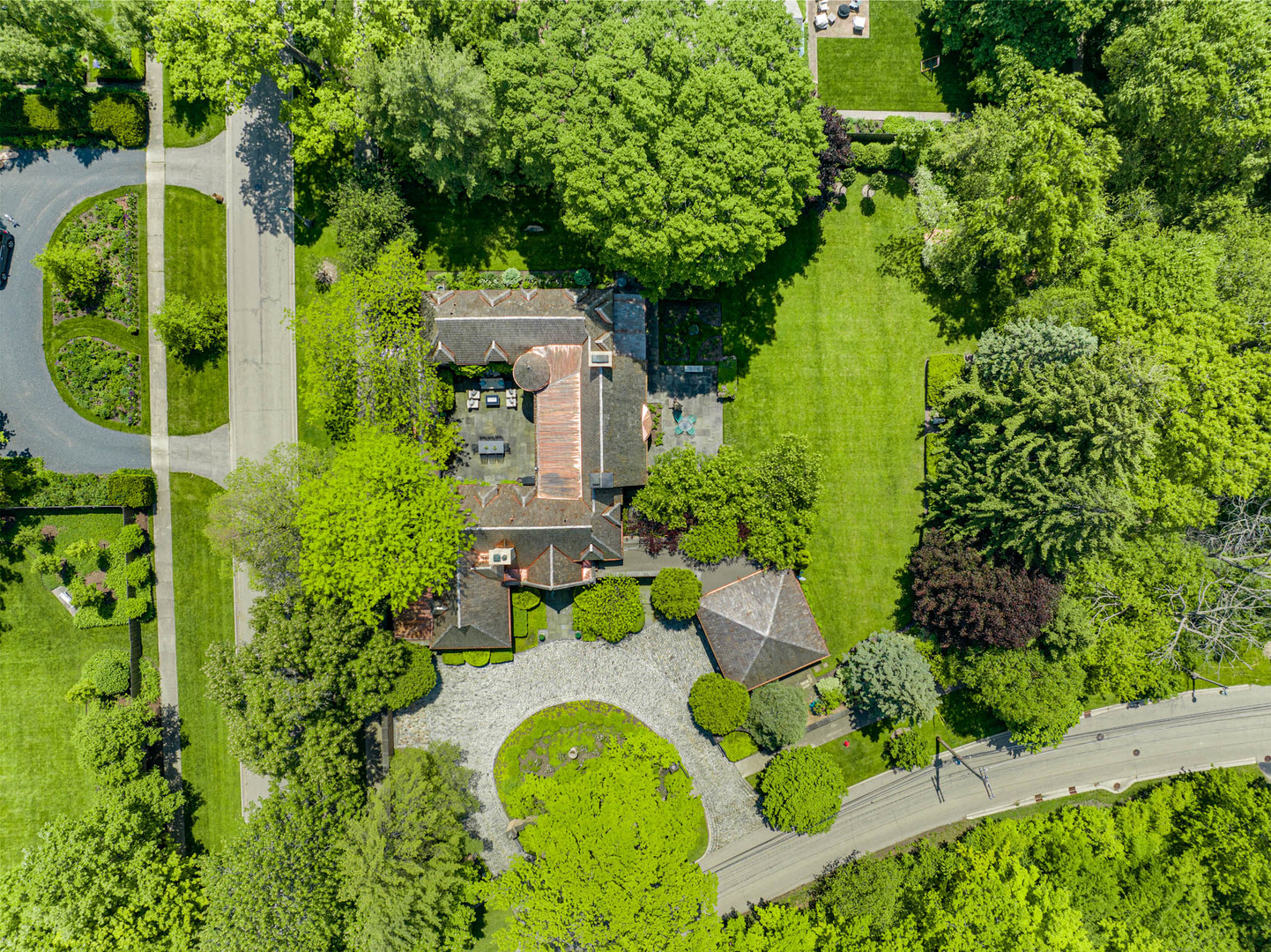 885 Maplewood Road Lake Forest, IL 60045 - Photo 72 of 78 an aerial view of residential house with outdoor space and swimming pool