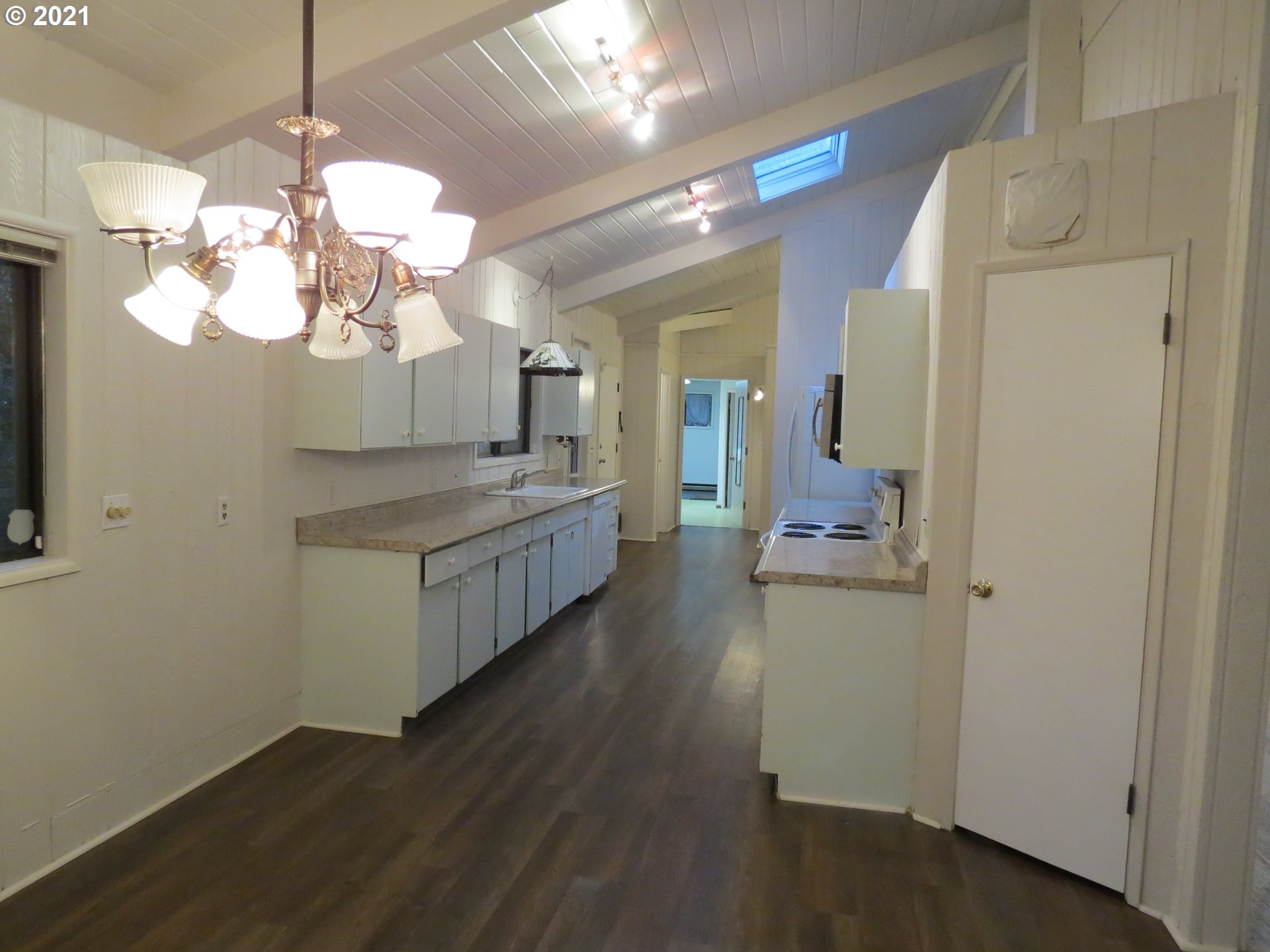3939 Southwest Spring Garden Street Portland, OR 97219 - Photo 11 of 25 Gallery Image 11