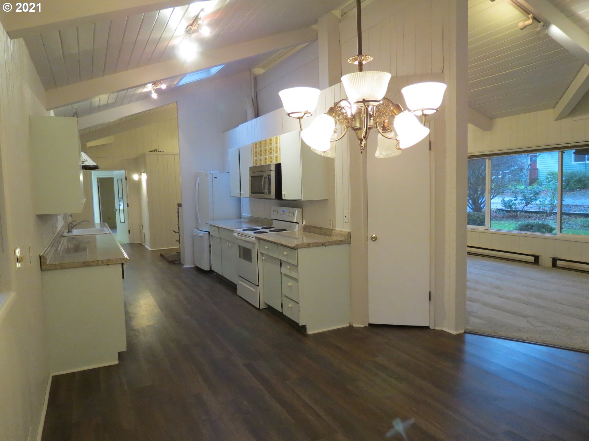 3939 Southwest Spring Garden Street Portland, OR 97219 - Photo 10 of 25 Gallery Image 10