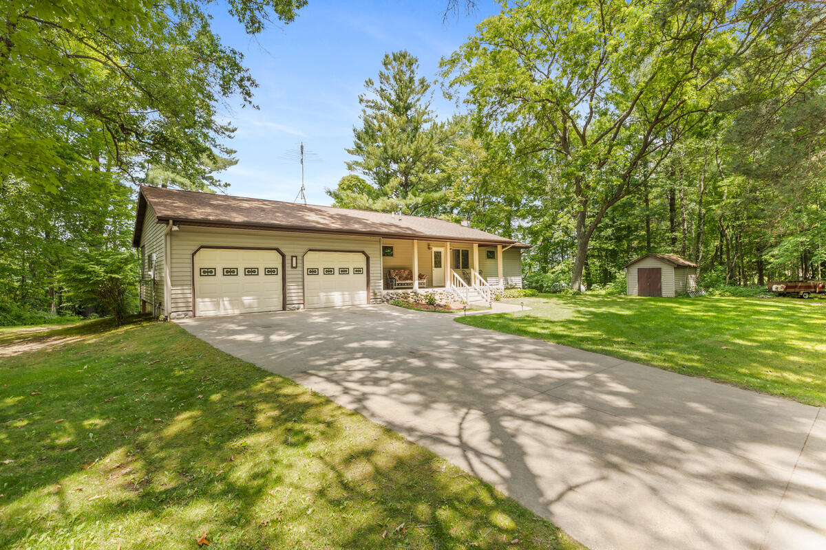 730 West Evergreen Road Sidney, MI 48885 - Photo 3 of 36 730-Evergreen_003