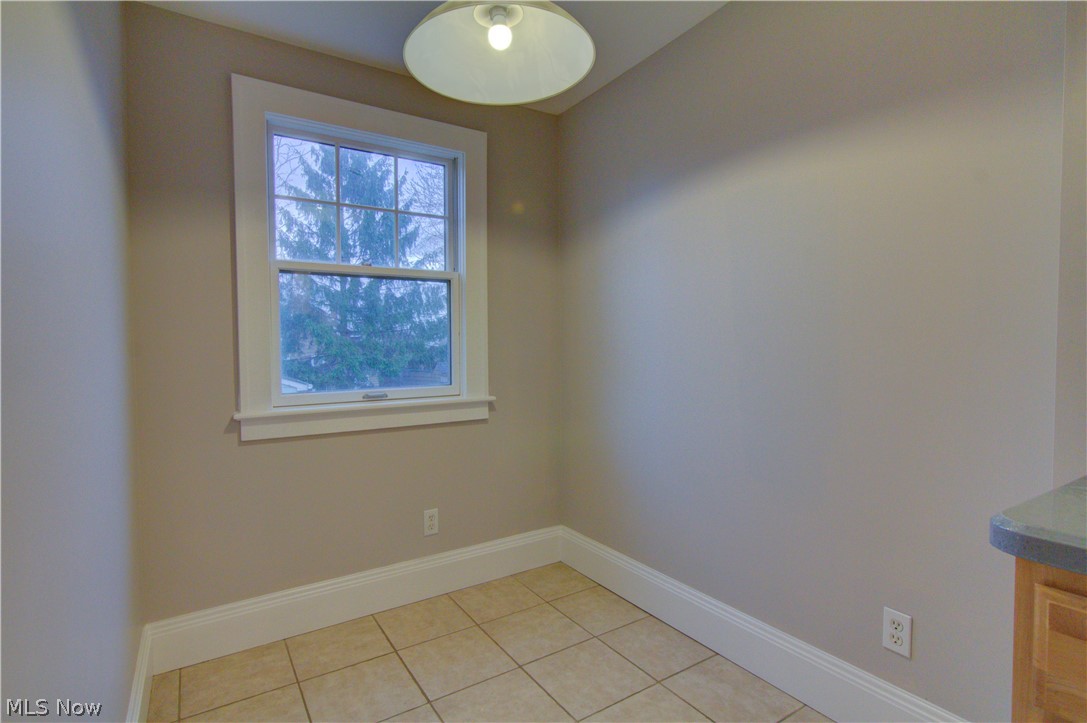 3729 Woodridge Road Cleveland, OH 44121 - Photo 9 of 35 Gallery Image 9