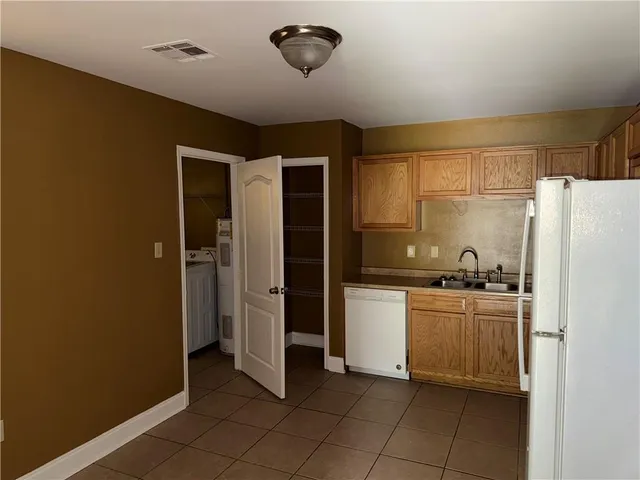 $215,000 | 2918-20 Pakenham Drive, Chalmette, LA 70043