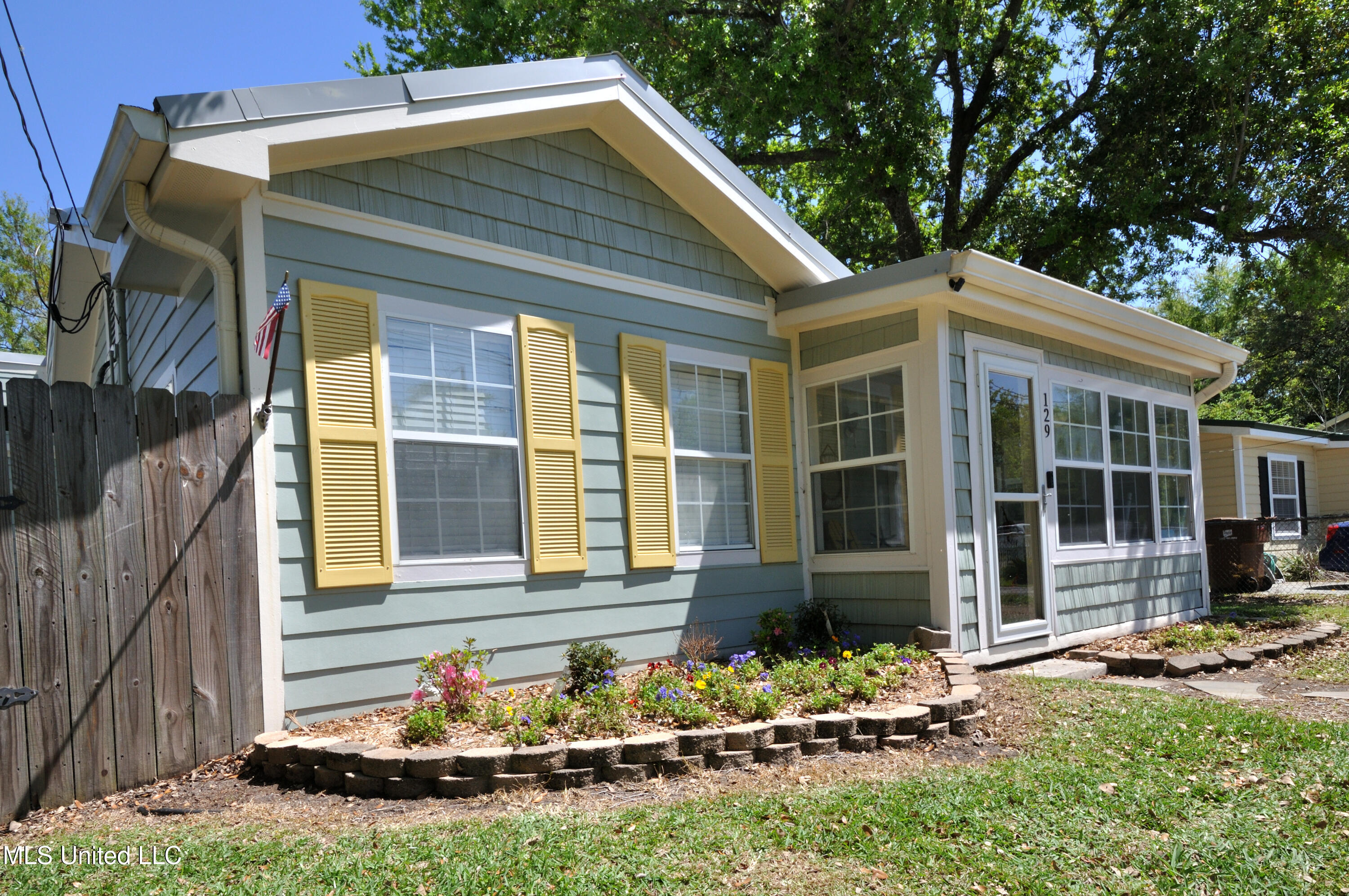 129 Ocean Wave Avenue Long Beach, MS 39560 - Photo 2 of 34 1000030411