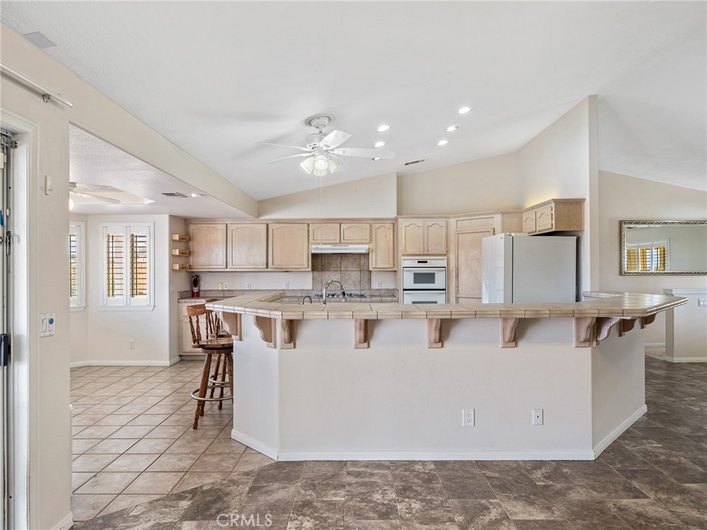 16992 Joshua Road Apple Valley, CA 92307 - Photo 11 of 57