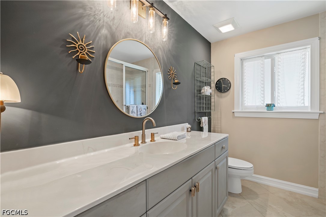 485 Peachtree Road Sanibel, FL 33957 - Photo 16 of 24 a bathroom with a toilet a sink and mirror