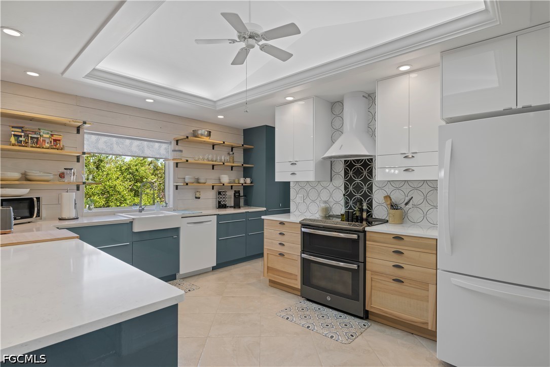 485 Peachtree Road Sanibel, FL 33957 - Photo 2 of 24 a kitchen with kitchen island a stove a sink and a refrigerator