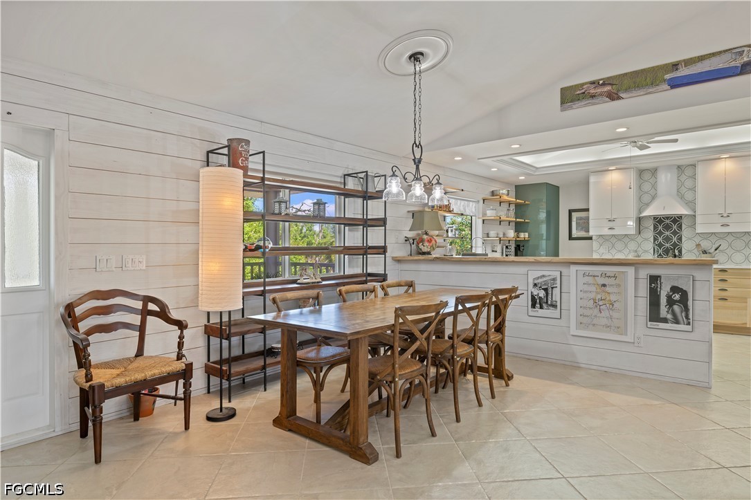485 Peachtree Road Sanibel, FL 33957 - Photo 6 of 24 a dining area with furniture and window