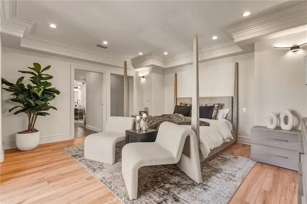$19,500 | 5558 Edgewood Place, Los Angeles, CA 90019