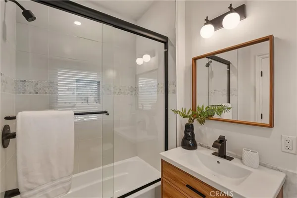 $19,500 | 5558 Edgewood Place, Los Angeles, CA 90019