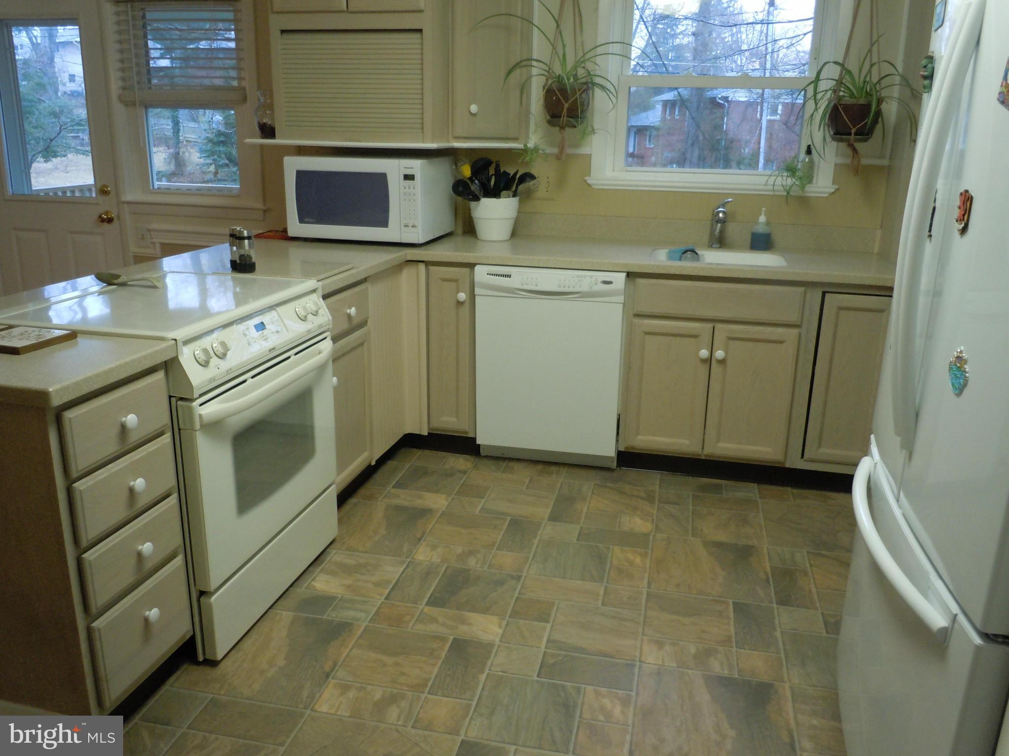 44 Croftley Road Lutherville-Timonium, MD 21093 - Photo 12 of 30 Kitchen