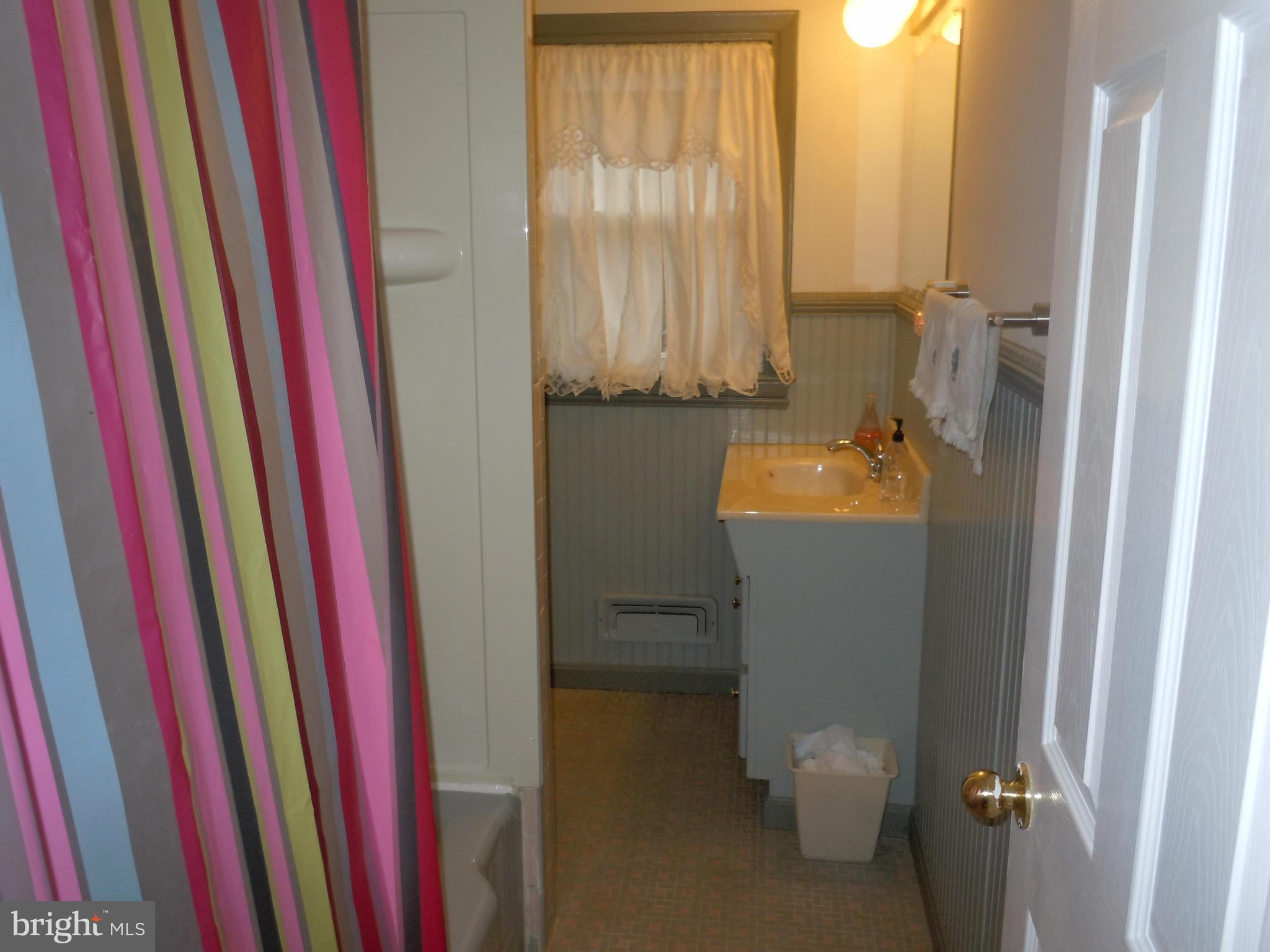 44 Croftley Road Lutherville-Timonium, MD 21093 - Photo 25 of 30 Bath (Master)