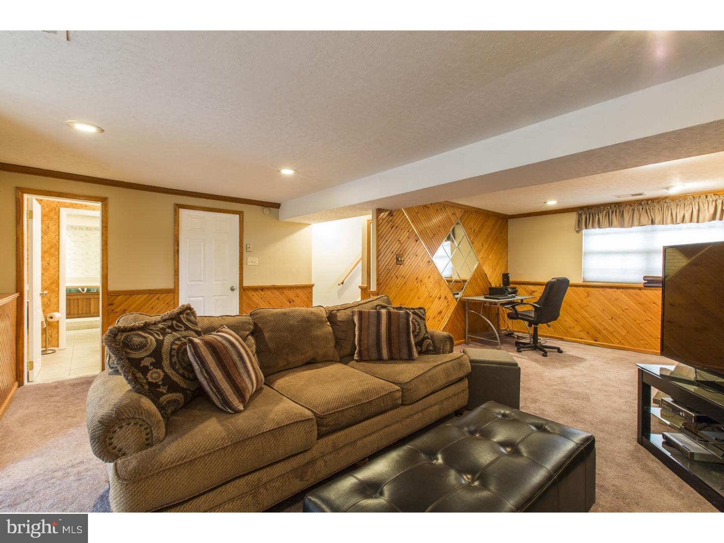 2275 Weir Road Aston, PA 19014 - Photo 13 of 19 Family Room