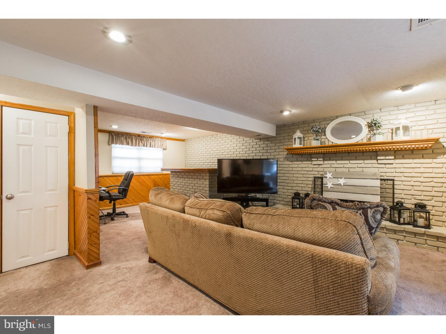 2275 Weir Road Aston, PA 19014 - Photo 14 of 19 Family Room