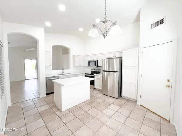 $2,300 | 1282 West Macaw Drive, Chandler, AZ 85286