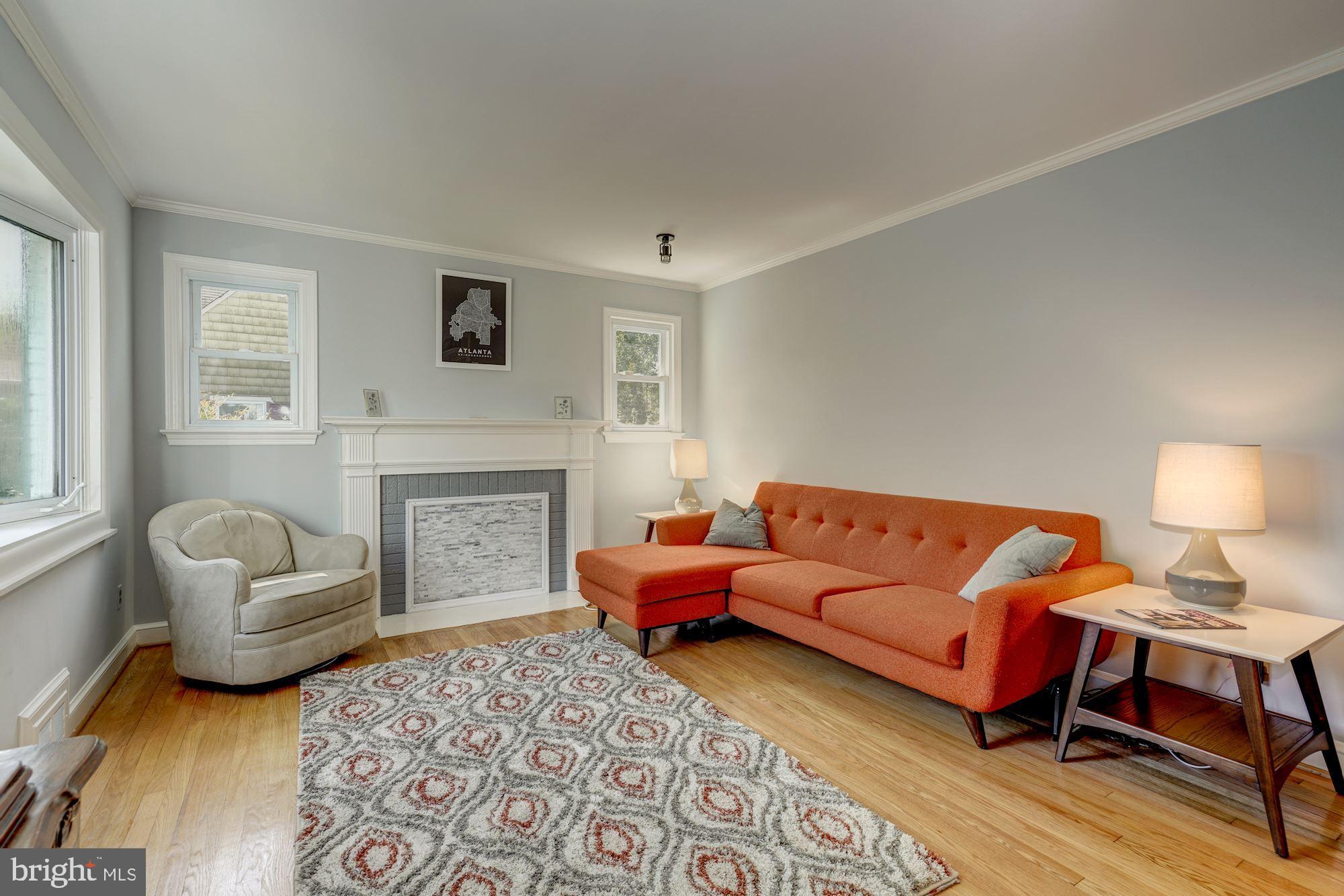 513 Mansfield Road Silver Spring, MD 20910 - Photo 2 of 28 Living Room
