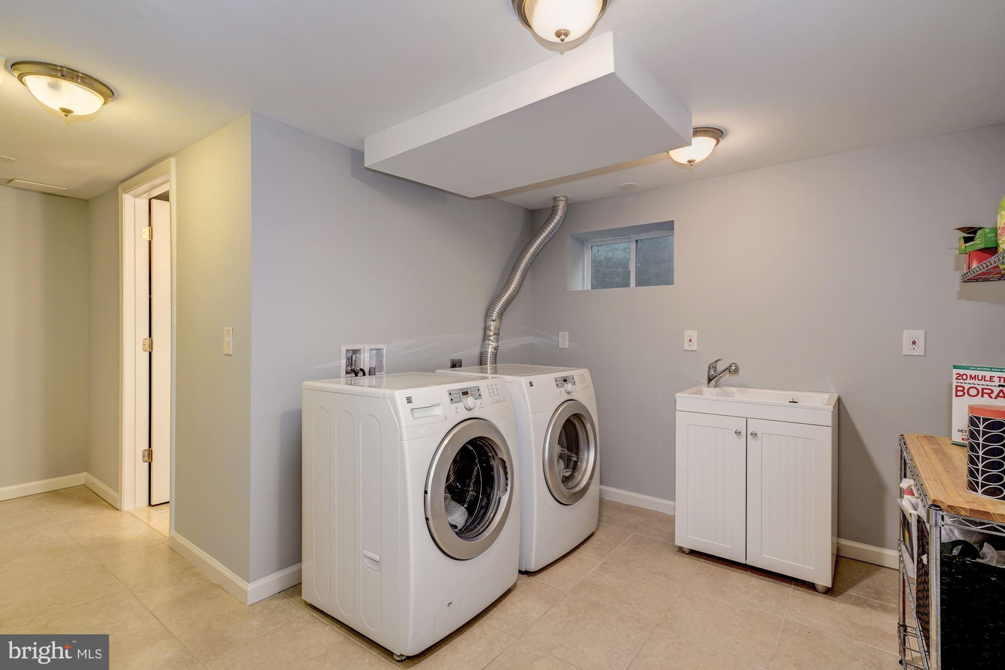 513 Mansfield Road Silver Spring, MD 20910 - Photo 23 of 28 Laundry