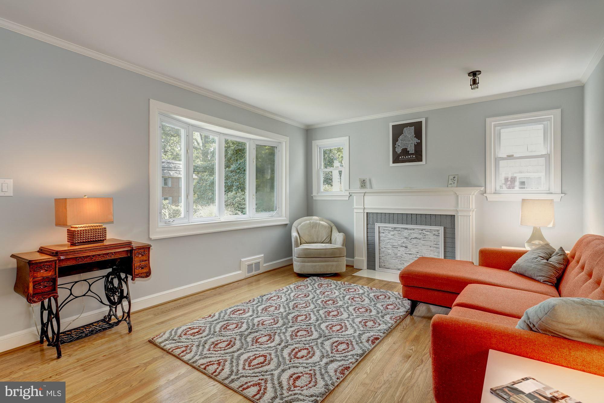 513 Mansfield Road Silver Spring, MD 20910 - Photo 4 of 28 Living Room