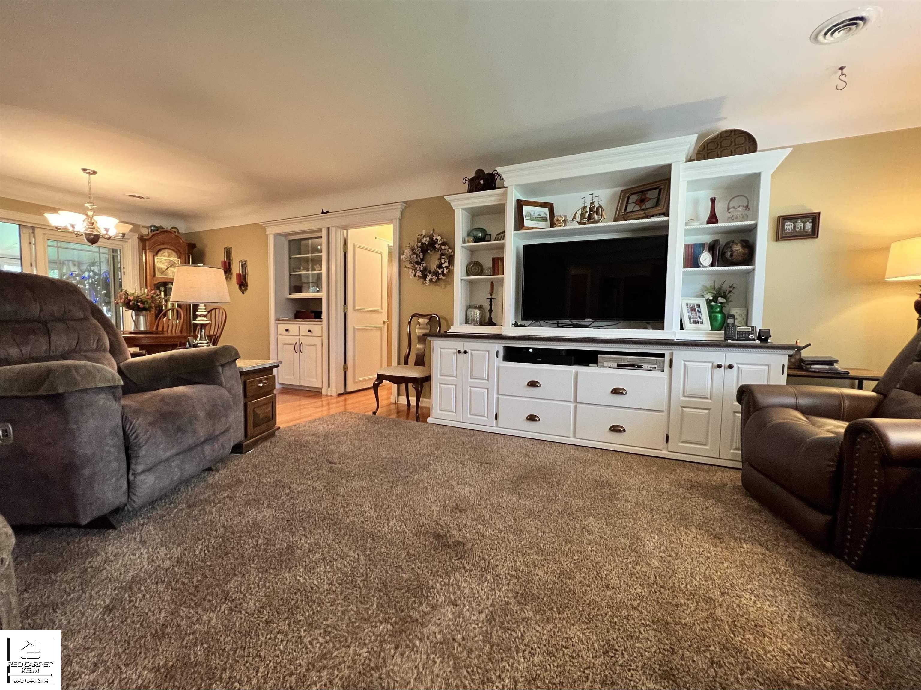 2437 North Vassar Road Burton, MI 48509 - Photo 5 of 27 50123536-4.JPG