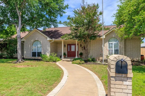 $625,000 | 608 Tanya Street, Fredericksburg, TX 78624