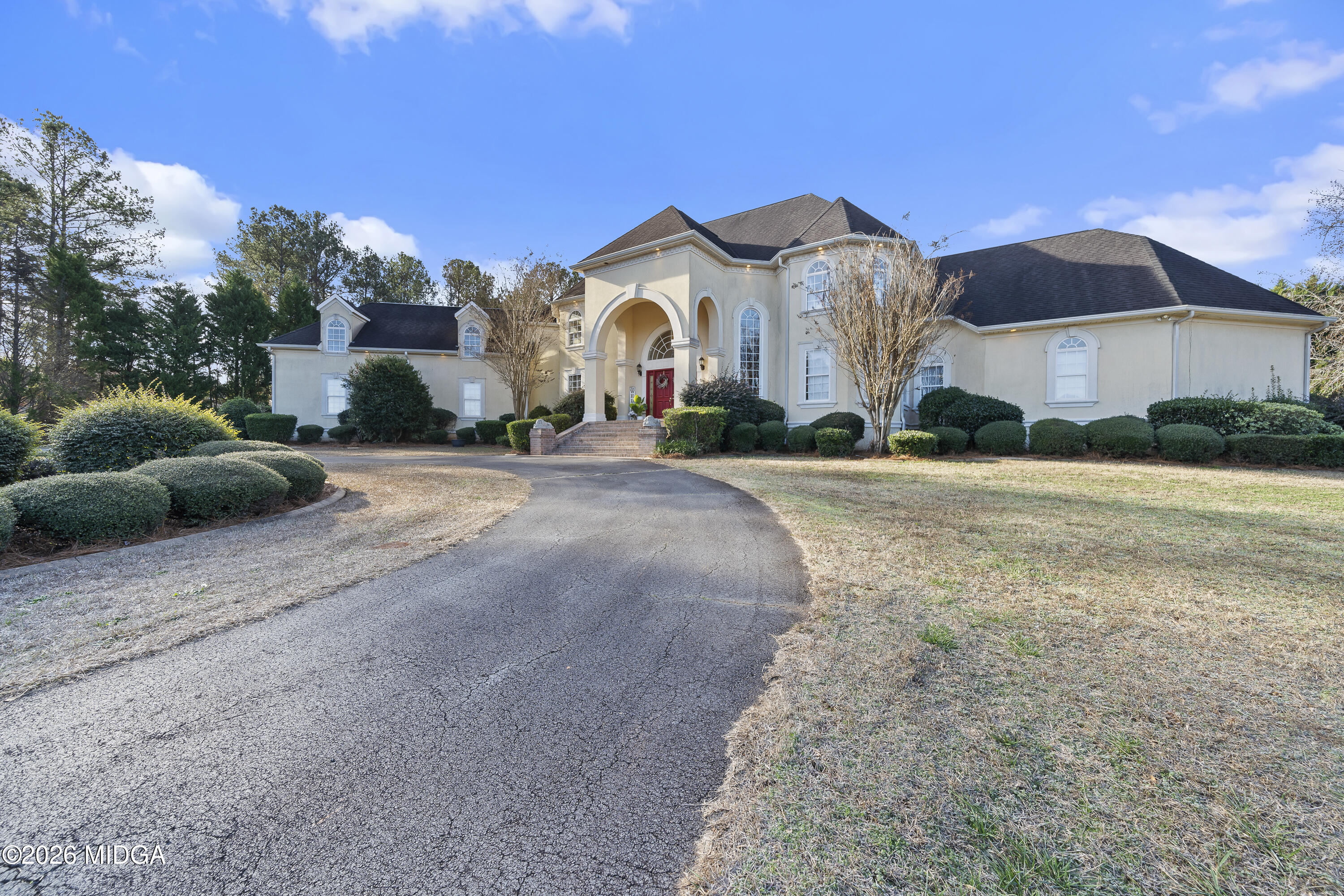 354 Lite-N-Tie Road Gray, GA 31032 - Photo 7 of 110 a front view of a house with a yard and garage
