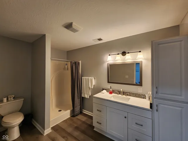 $2,200 | 106 South McCarty Street, Fortville, IN 46040